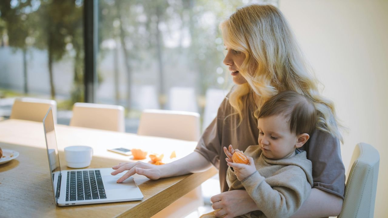 Come scegliere tra il lavoro ed essere mamma?