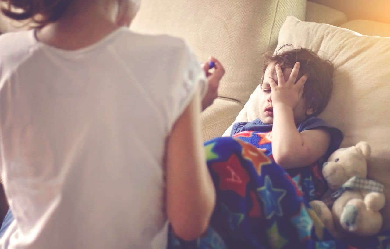 Rimedi naturali per bambini: viaggio tra raffreddori, allergie e piccoli gesti che curano