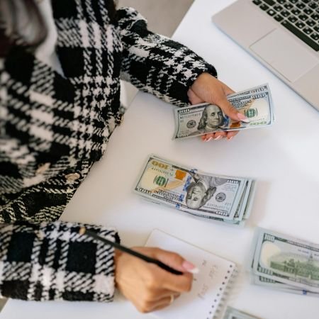 effetto della motherhood penalty stipendi ridotti